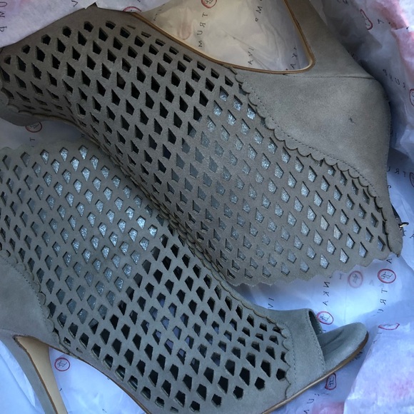 Excellent condition Ivanka Trump Didia Heels Grey - Picture 6 of 6